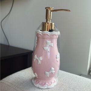 NWT Pink Bow Scalloped Edge Coquette Soap Dispenser